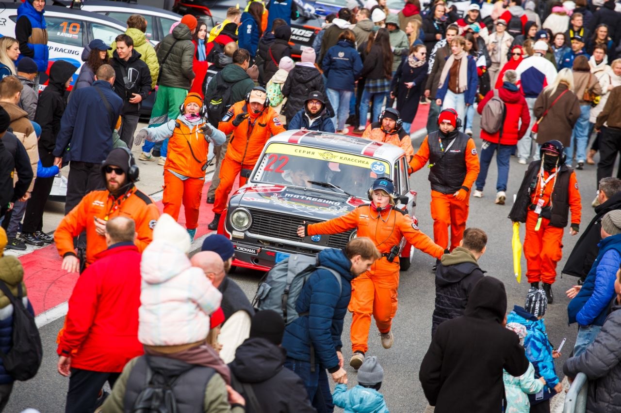 Classic Touring Cup: кадры праздничного парада в честь 55-летия ВАЗ