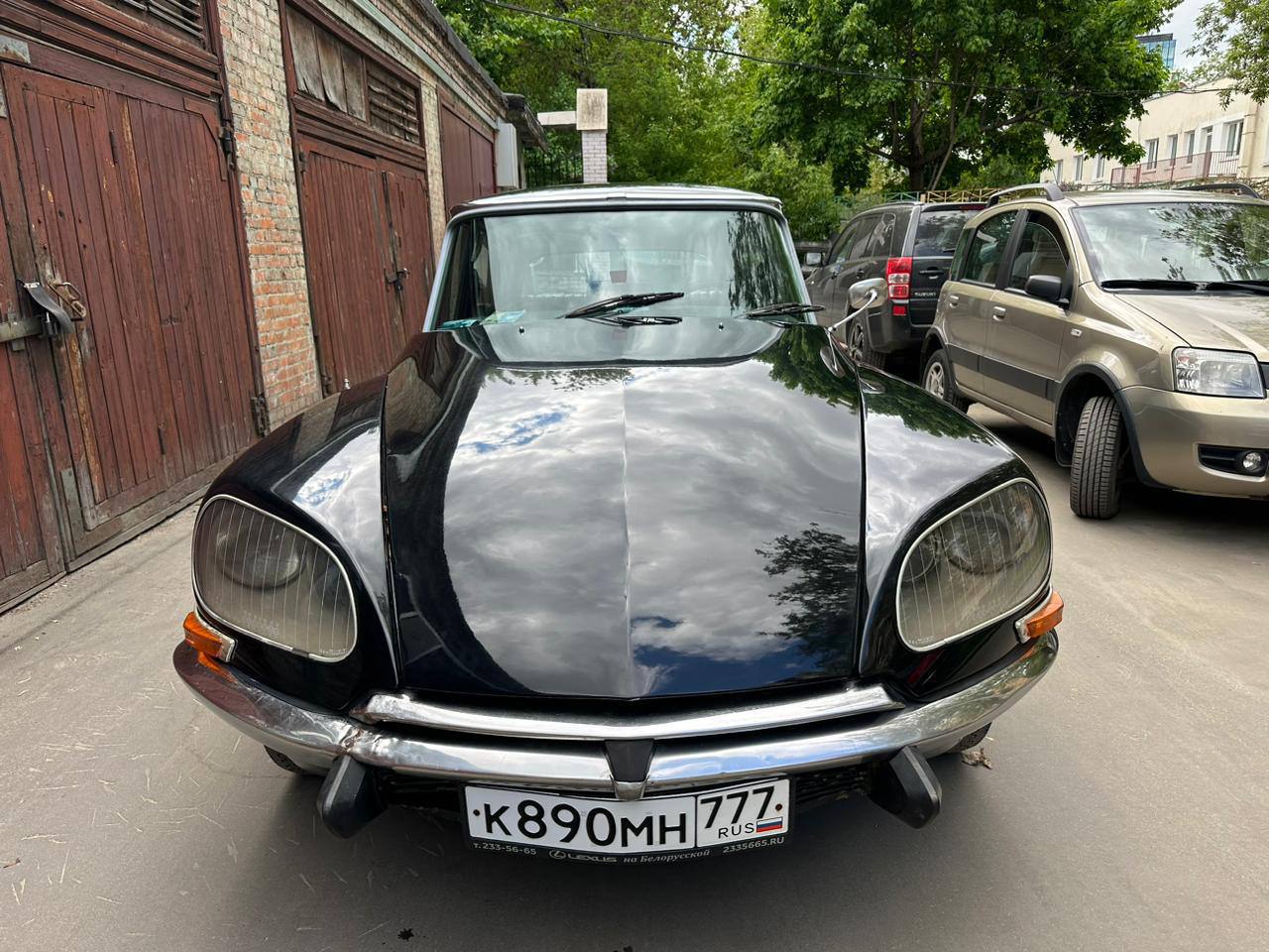 Участник ретро-выставки Classic Touring Cup: Citroën DS 21 1972