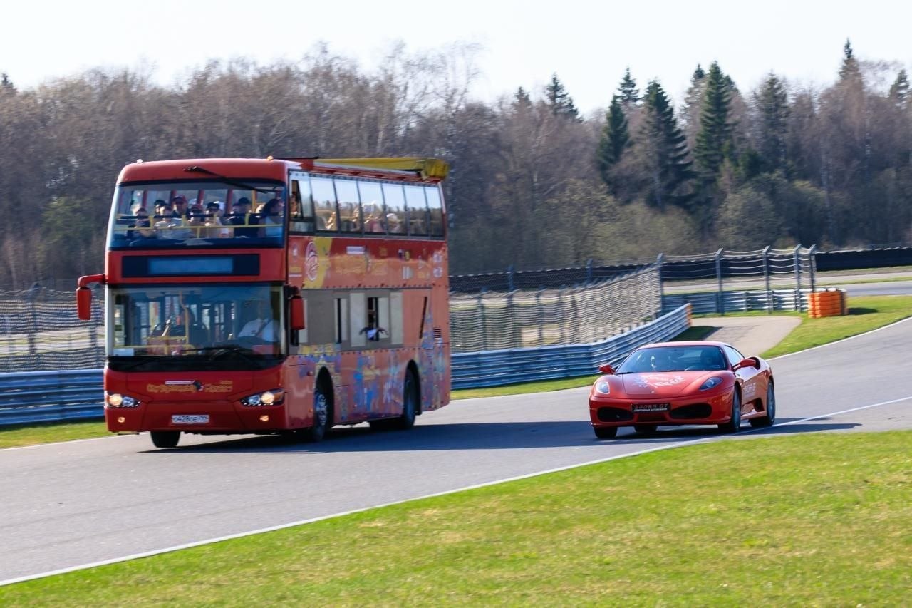 На Moscow Raceway работает гоночное такси и автобусные туры