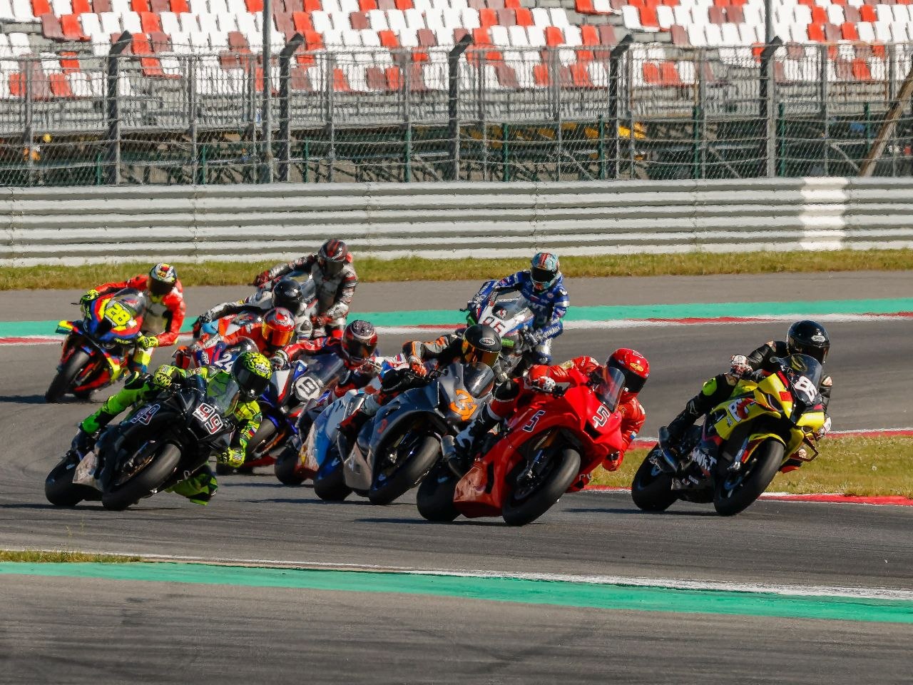 На Moscow Raceway стартует гонка Супербайк 3