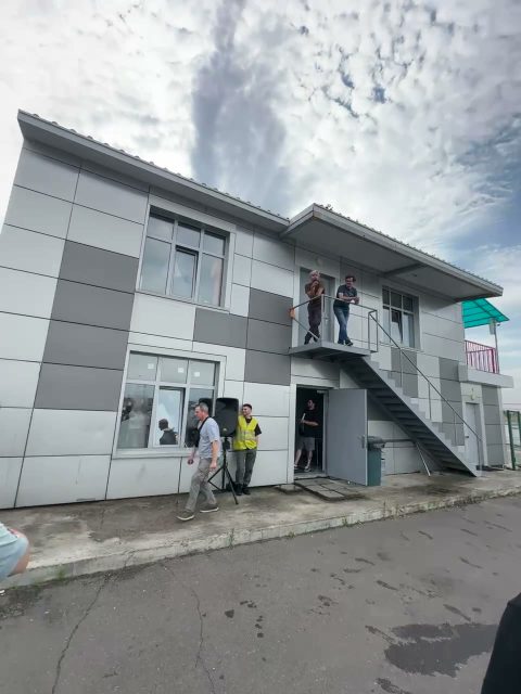 Подготовка к гоночному дню: проход по треку и брифинг