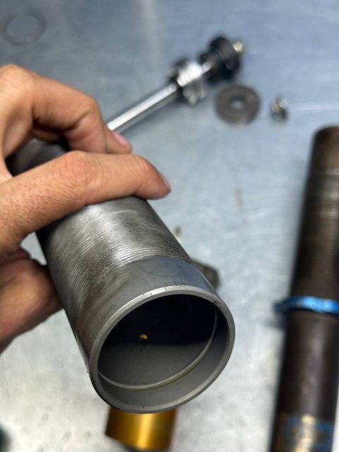 Ремонт амортизатора ÖHLINS DFV после неправильной установки
