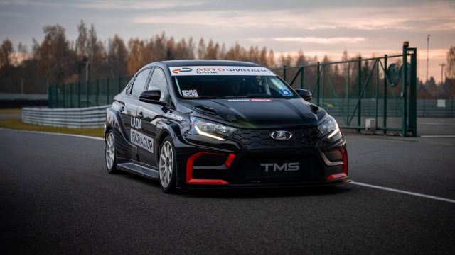 Команда TMS продолжает работу над настройкой гоночной Lada Iskra