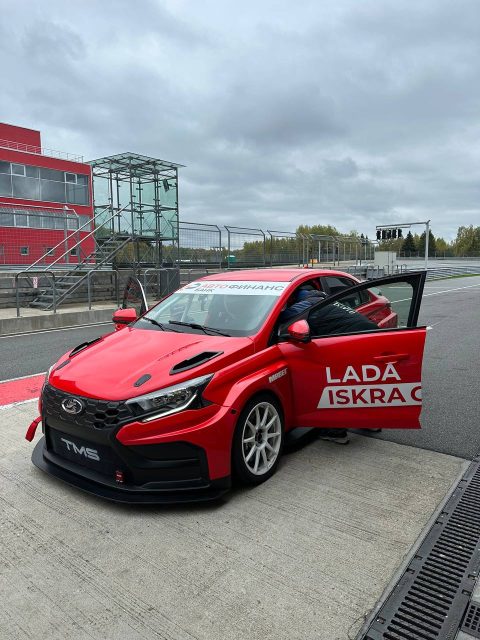 Тест Lada Iskra TMS на Moscow Raceway: первый выезд белой машины