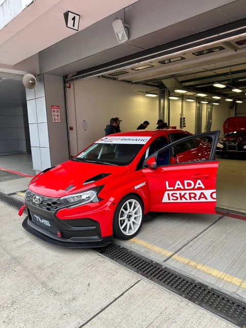 Тест Lada Iskra TMS на Moscow Raceway: первый выезд белой машины