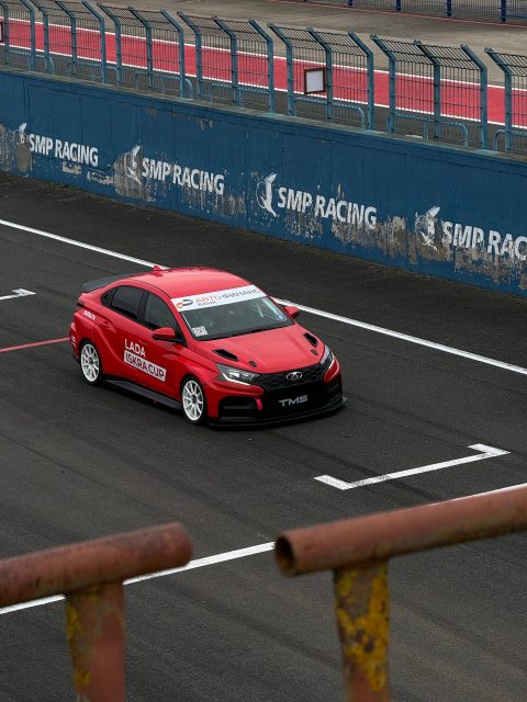 Команда TMS продолжает работу над настройкой гоночной Lada Iskra