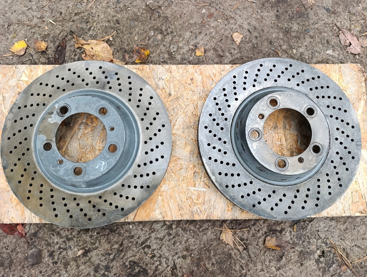 Перфорированные тормозные диски Porsche 911 (996) 350x33