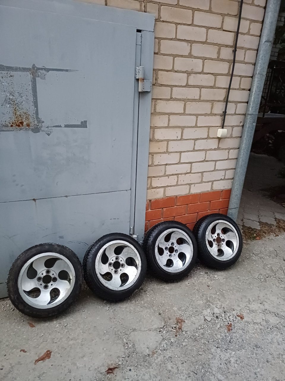 Колёса Kormetal 506 R13 4x98 6J с шинами 145/60 R13