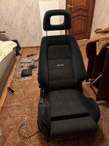 Два сиденья Recaro на салазках от Nissan Laurel C34