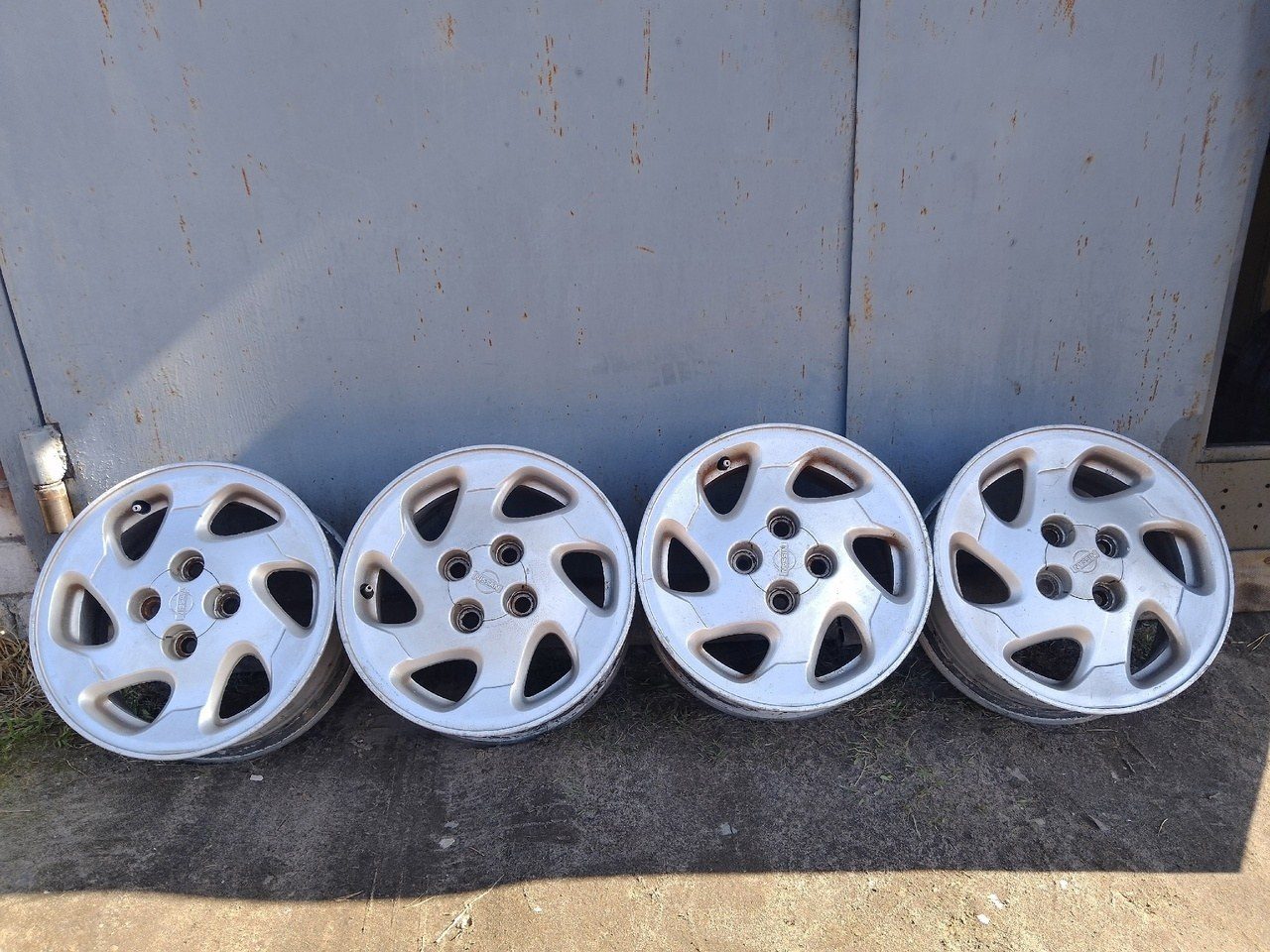 Оригинальные диски Nissan R14 4x100 5.5J ET40, комплект