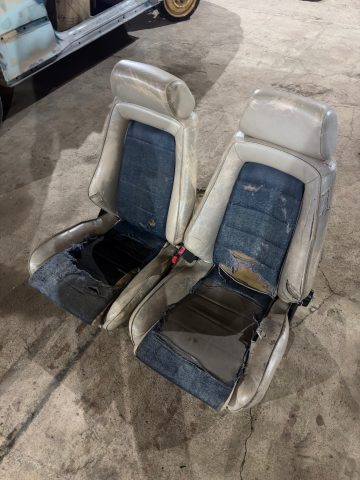 Пара сидений Recaro из старых немецких авто, под восстановление