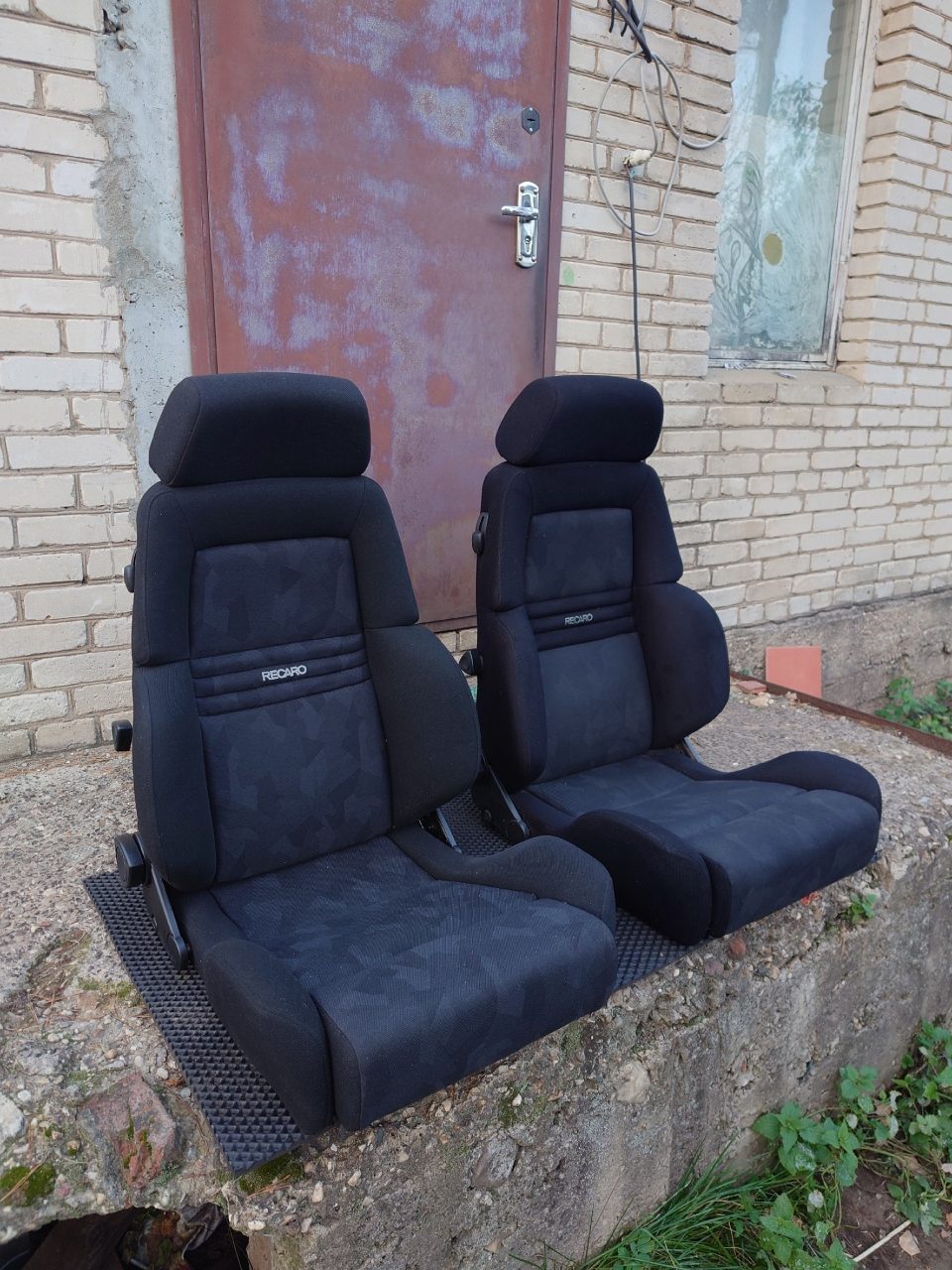 Пара сидений Recaro Expert L